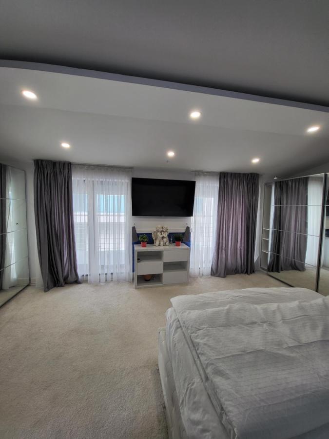Large Luxury Apartment - Penthouse - Terrace Bukarest Exterior foto